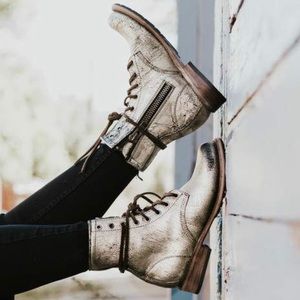 ISO 🖤 Freebird Size 5-6 Manchester Boots Silver